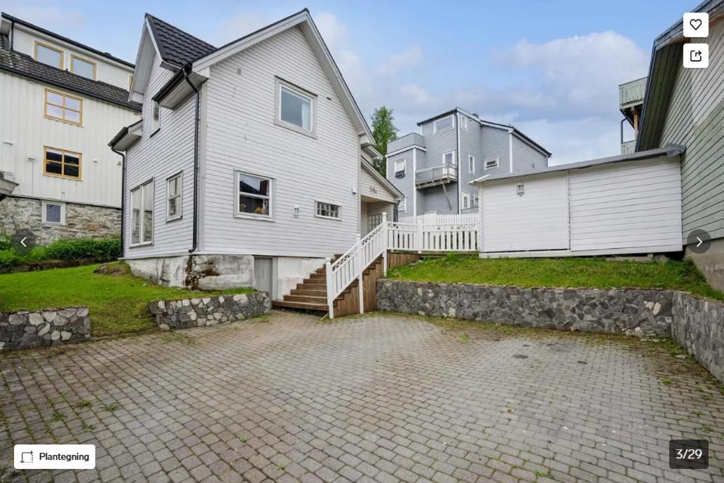 Aurora House, Center, Free 3-car Parking Feriehus Tromsø