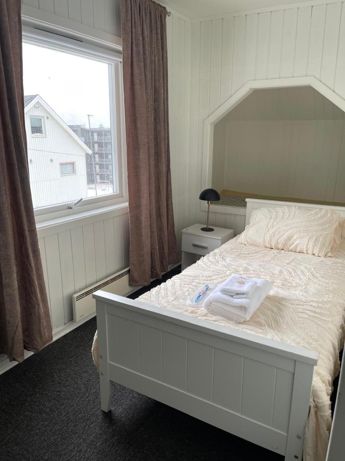 Feriehus Aurora House, Center, Free 3-car Parking *